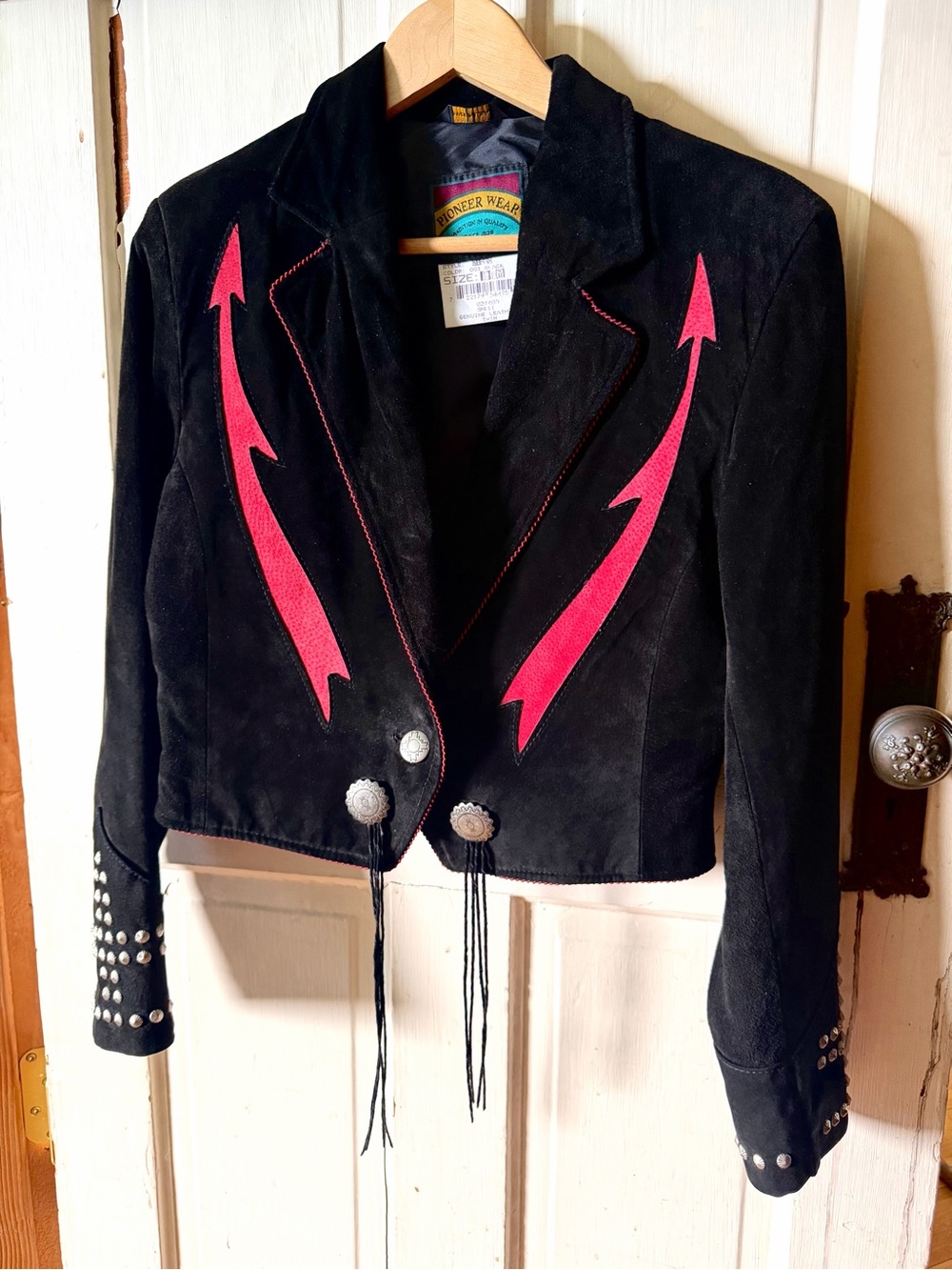 Vintage Pioneer Wear USA Black Suede Western Jacket Red Arrow Concho Studded M - Picture 7 of 8